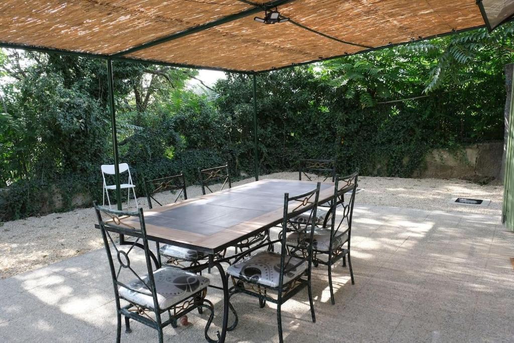 Maison Confortable A Ansouis Dans Le Luberon Bagian luar foto