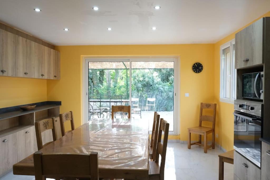Maison Confortable A Ansouis Dans Le Luberon Bagian luar foto