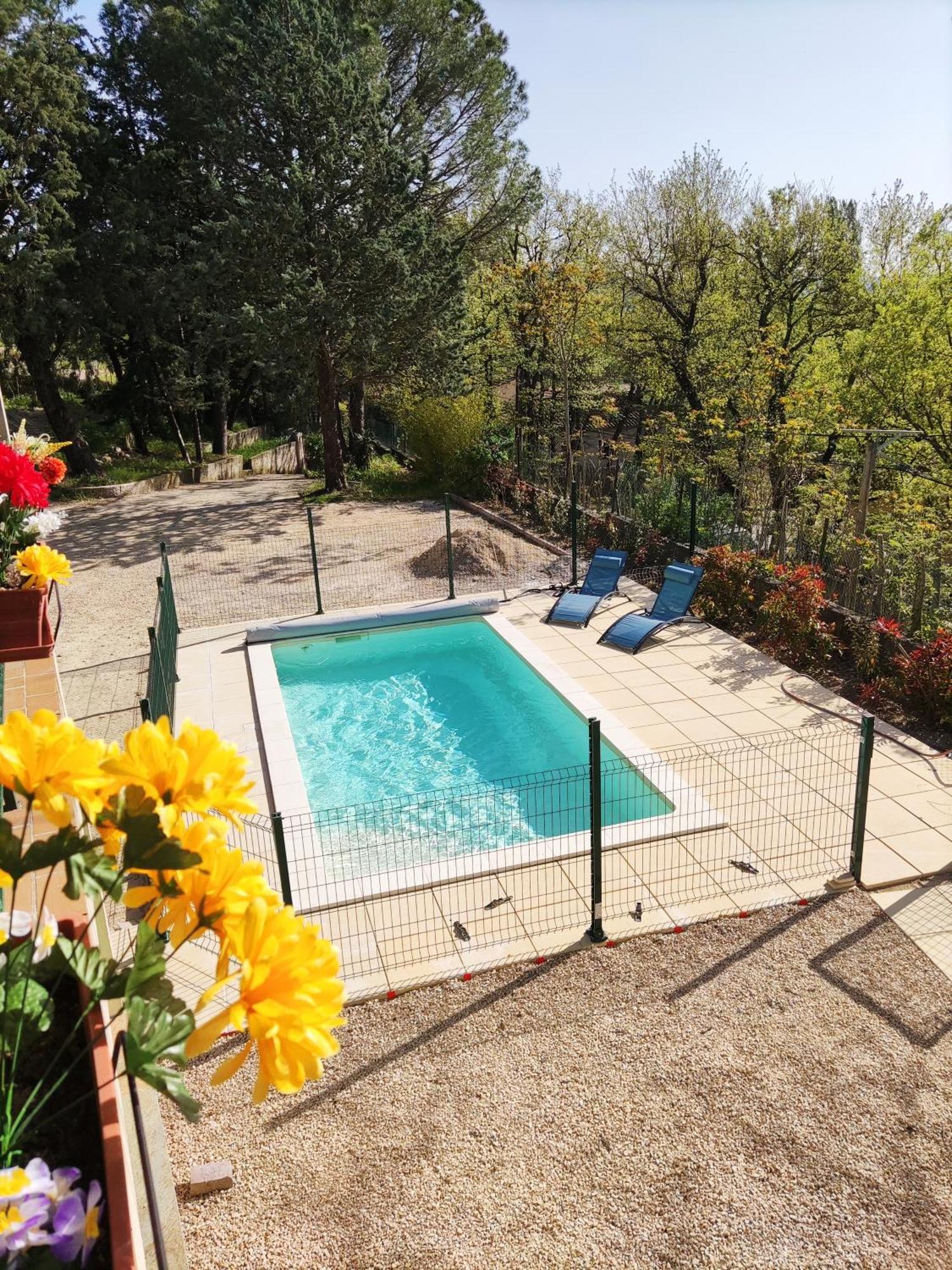 Maison Confortable A Ansouis Dans Le Luberon Bagian luar foto