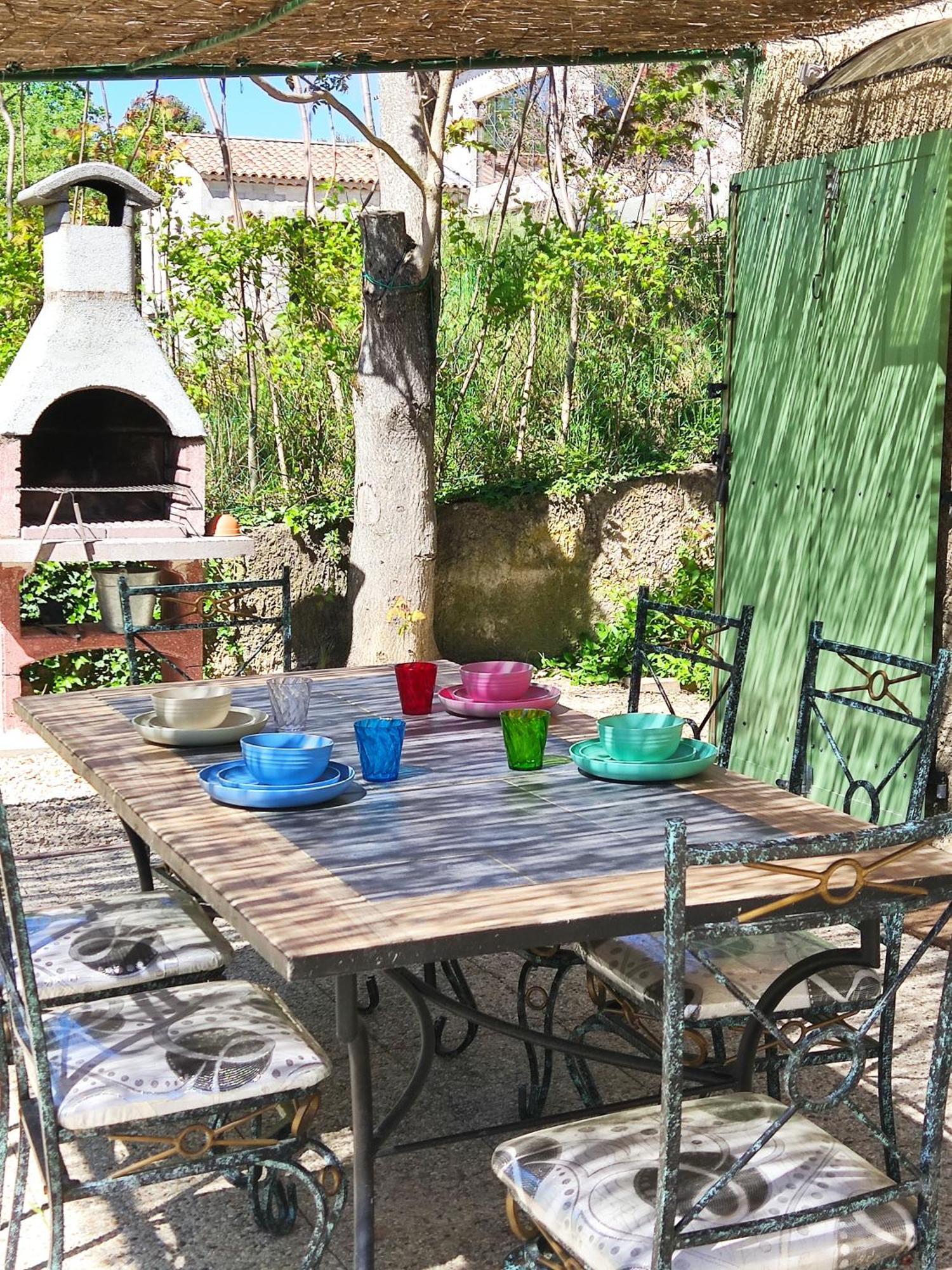 Maison Confortable A Ansouis Dans Le Luberon Bagian luar foto